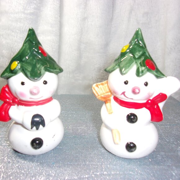 HXS-51 VINTAGE JAPAN CERAMIC SNOWMAN  SALT AND PEPPER SHAKERS - Picture 2 of 12